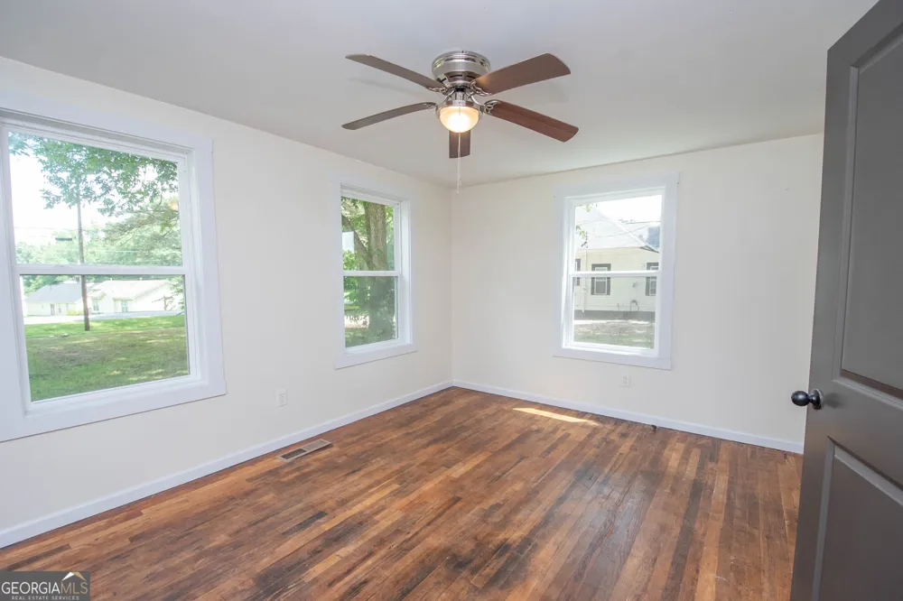 250 Lagrange ST Grantville, GA 30220