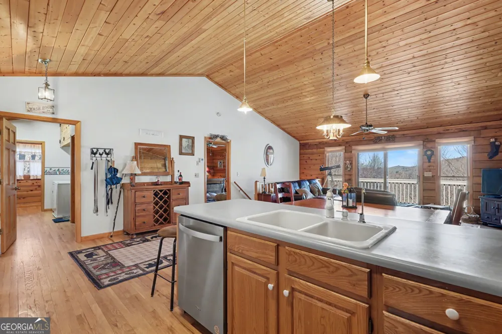 437 Highpoint DR Scaly Mountain, NC 28775