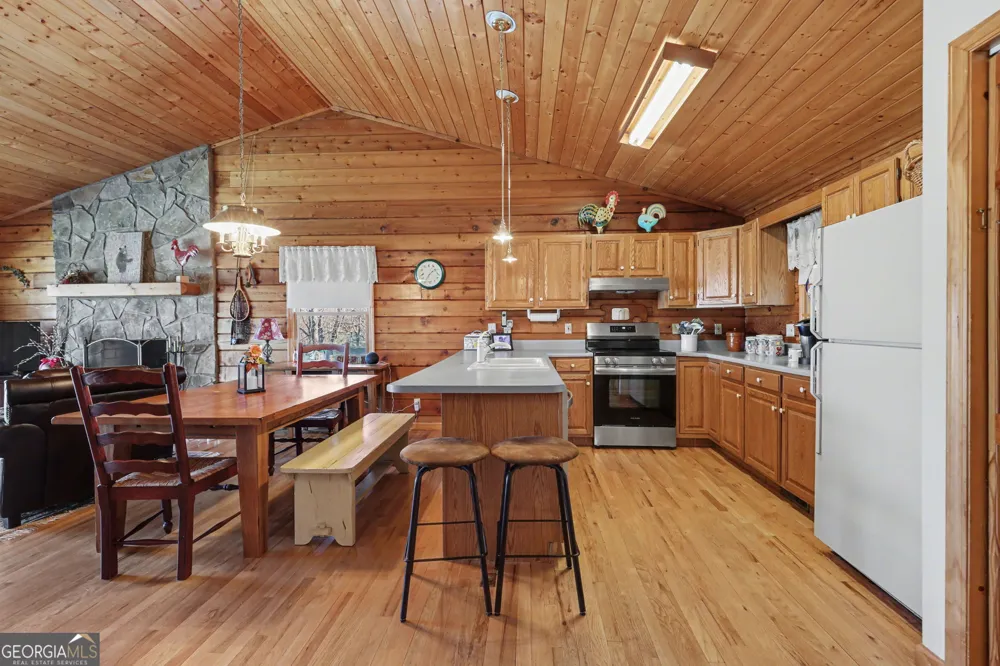 437 Highpoint DR Scaly Mountain, NC 28775