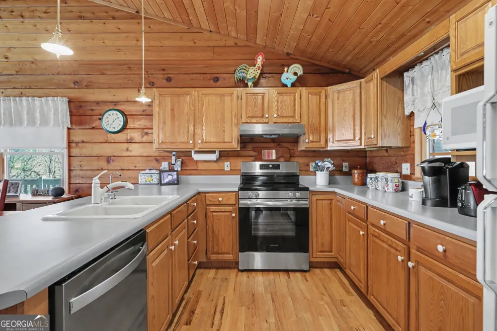 437 Highpoint DR Scaly Mountain, NC 28775