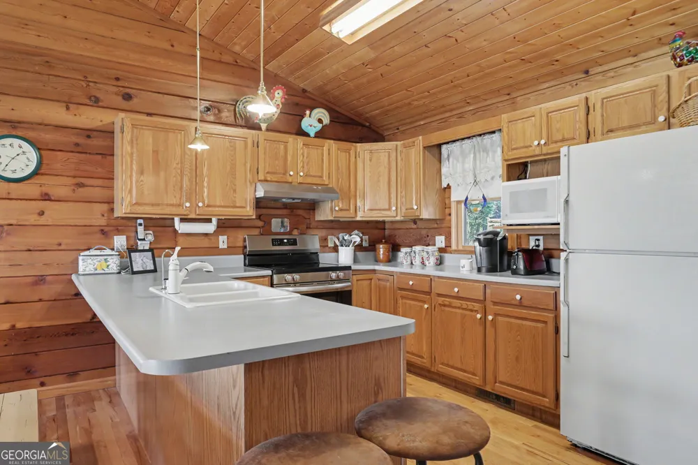 437 Highpoint DR Scaly Mountain, NC 28775