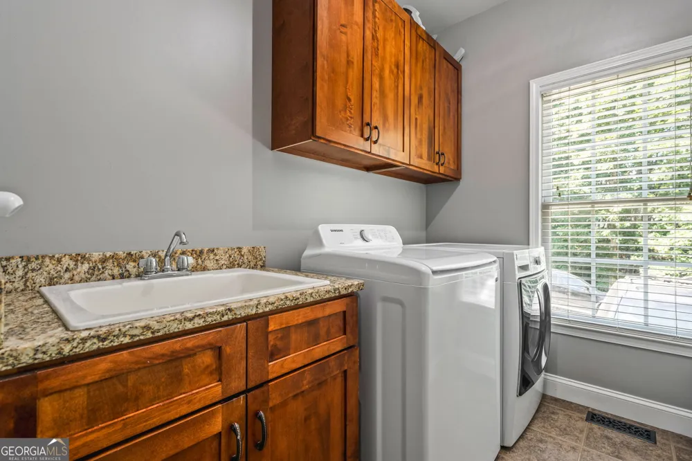 1816 Yorkshire DR Woodstock, GA 30189