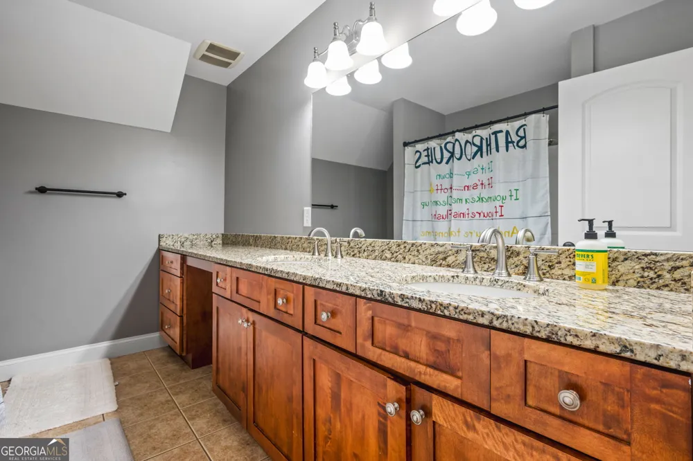 1816 Yorkshire DR Woodstock, GA 30189