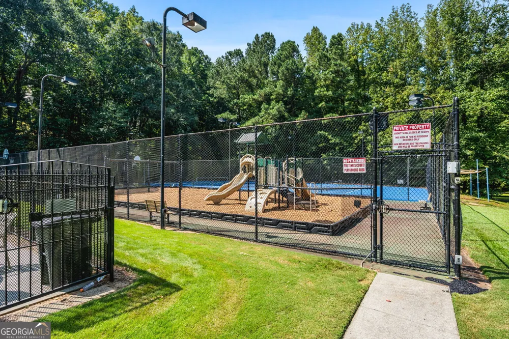 1816 Yorkshire DR Woodstock, GA 30189