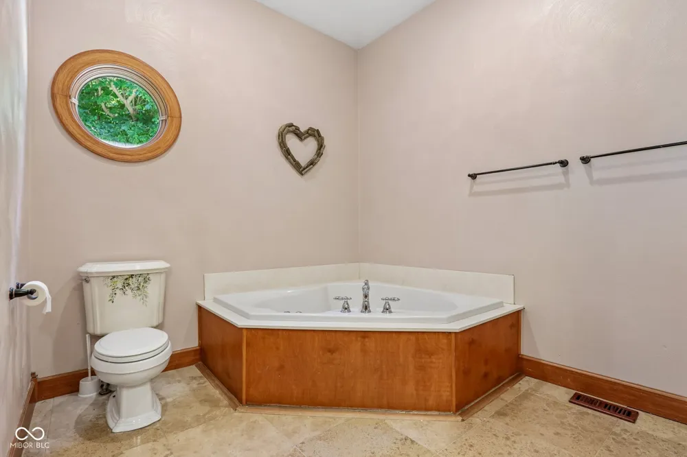 397 E 1650 Summitville, IN 46070