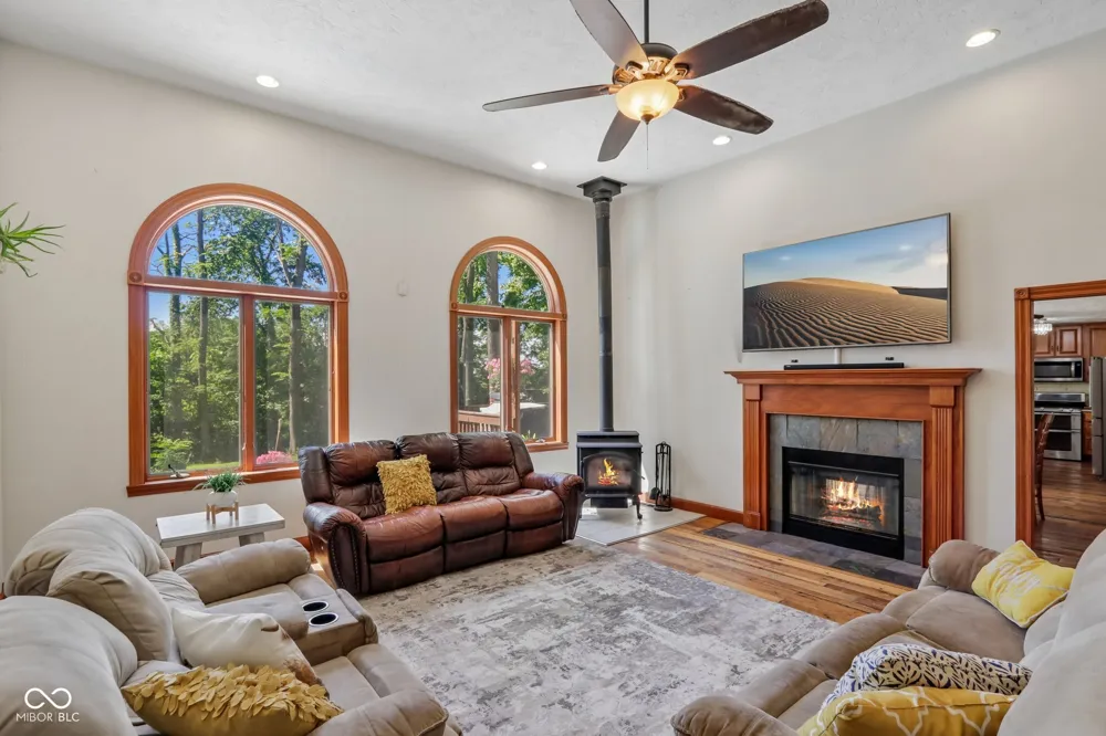 397 E 1650 Summitville, IN 46070