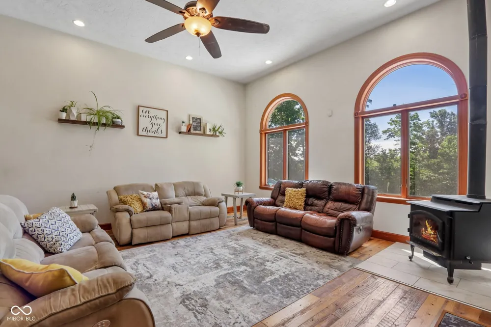 397 E 1650 Summitville, IN 46070