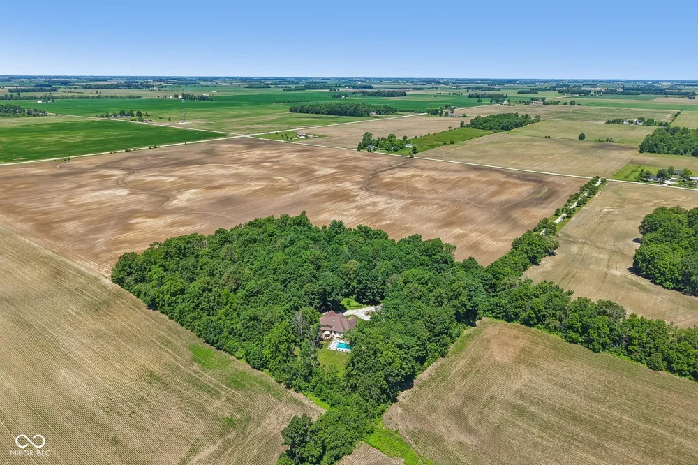 397 E 1650 Summitville, IN 46070