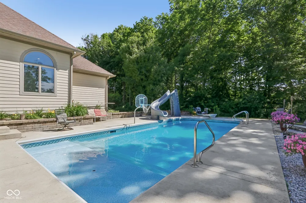 397 E 1650 Summitville, IN 46070