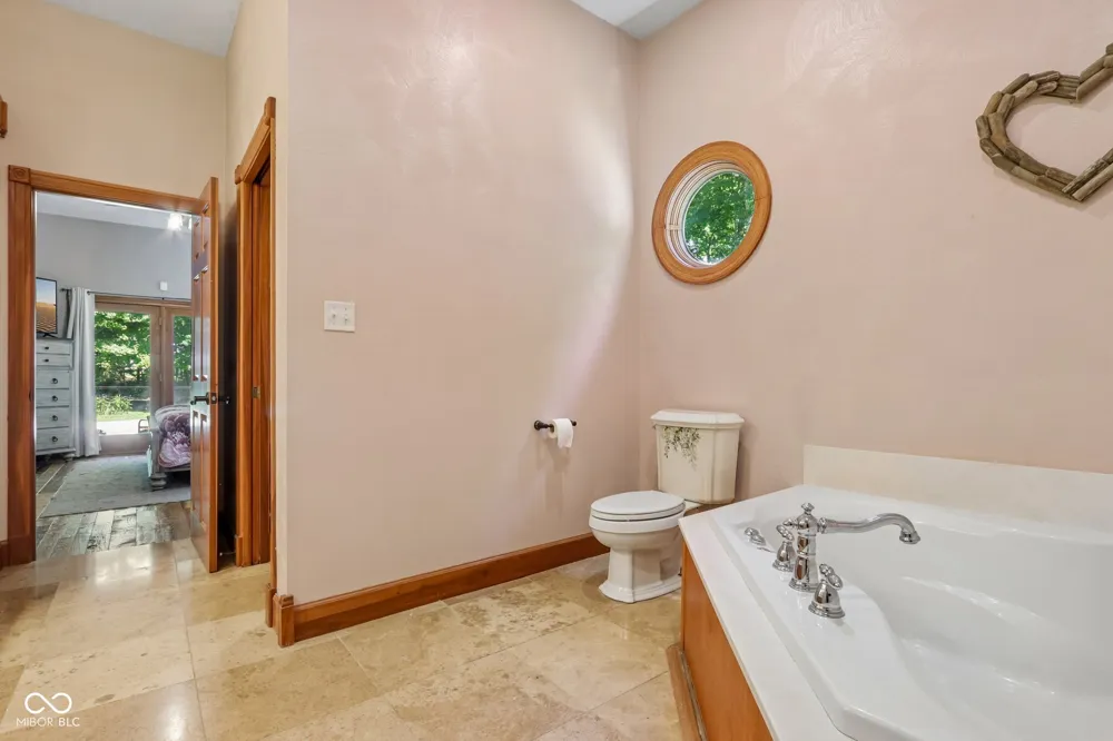 397 E 1650 Summitville, IN 46070