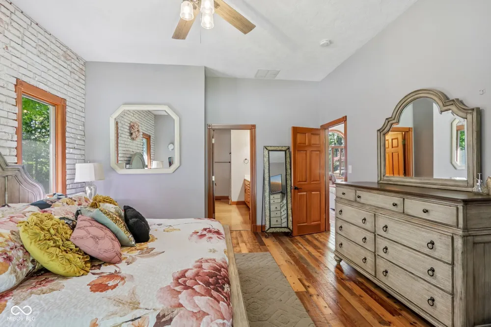 397 E 1650 Summitville, IN 46070