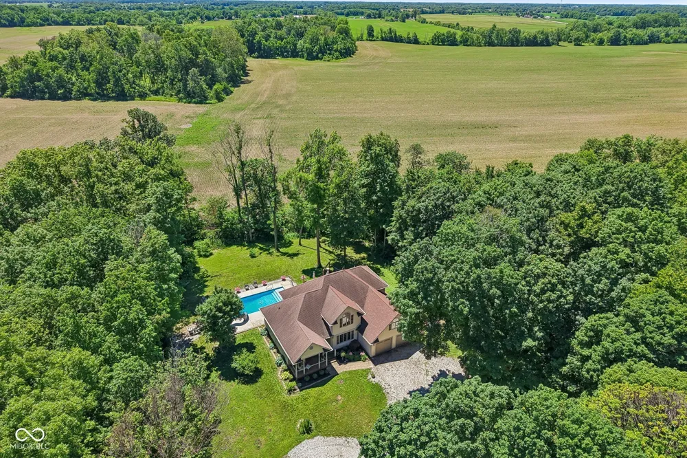 397 E 1650 Summitville, IN 46070