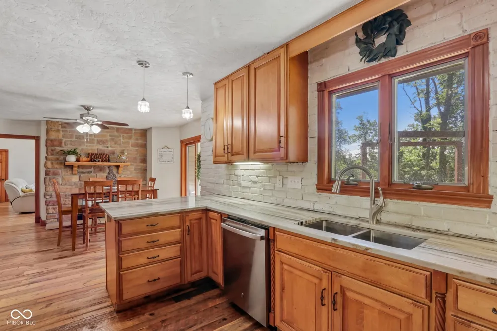 397 E 1650 Summitville, IN 46070
