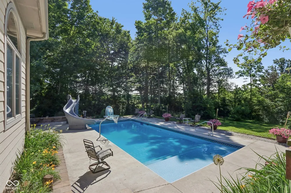 397 E 1650 Summitville, IN 46070