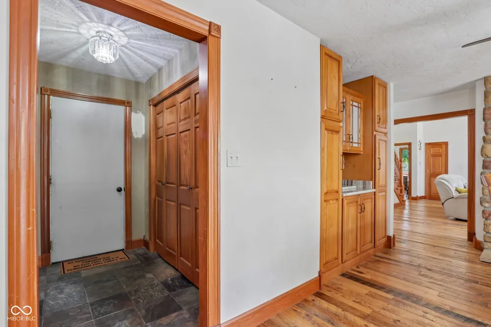 397 E 1650 Summitville, IN 46070