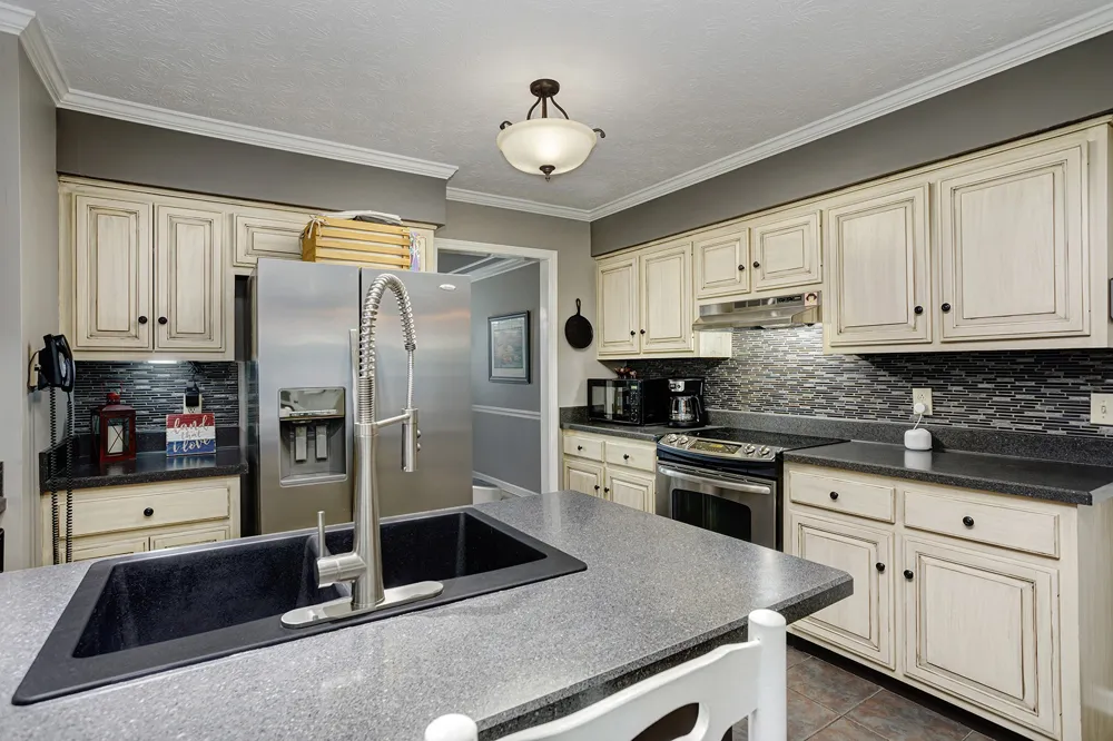 129 Baldridge Dr Cottontown, TN 37048