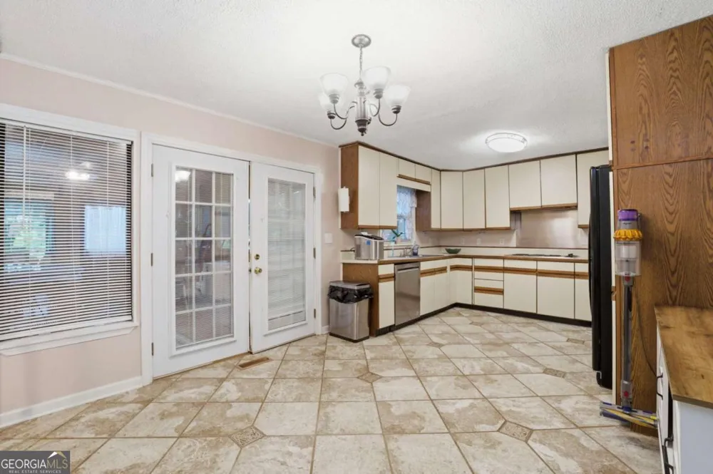 1004 W Lewis ST Rossville, GA 30741