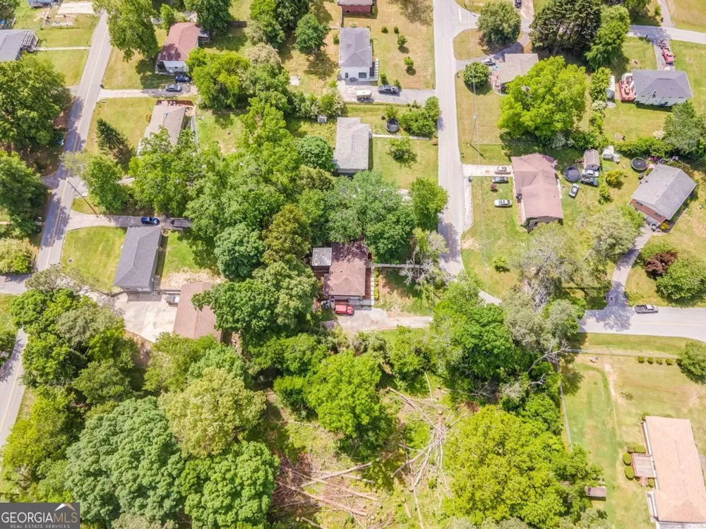1004 W Lewis ST Rossville, GA 30741