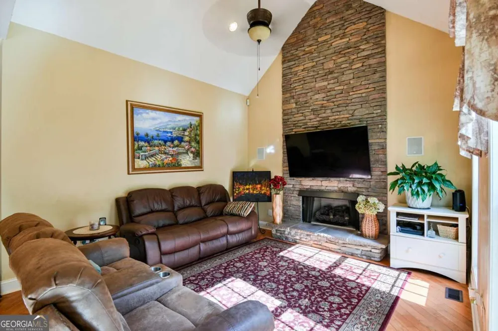 283 Creekside DR Arnoldsville, GA 30619