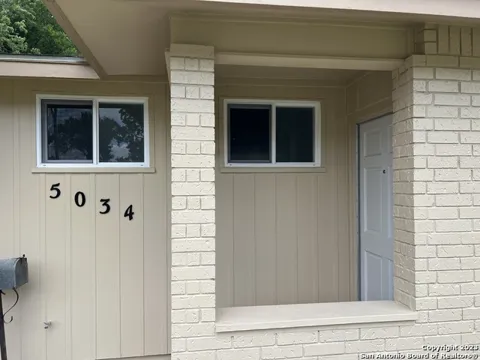 5034 Creekmoor