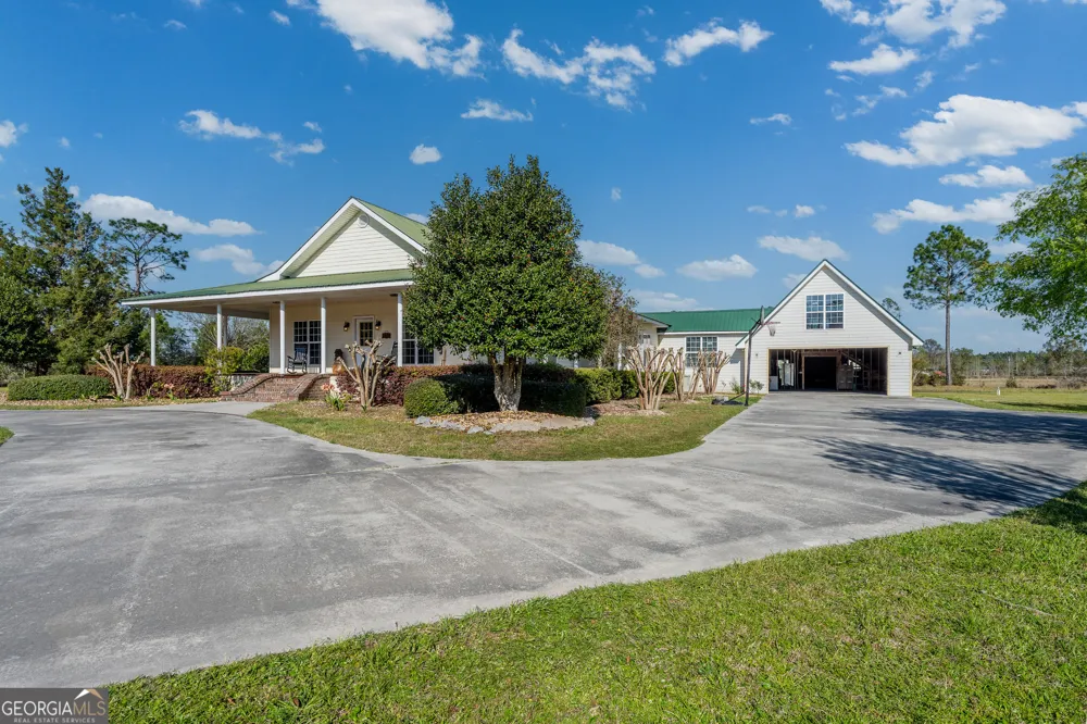 3300 CONNOR LN Waycross, GA 31503