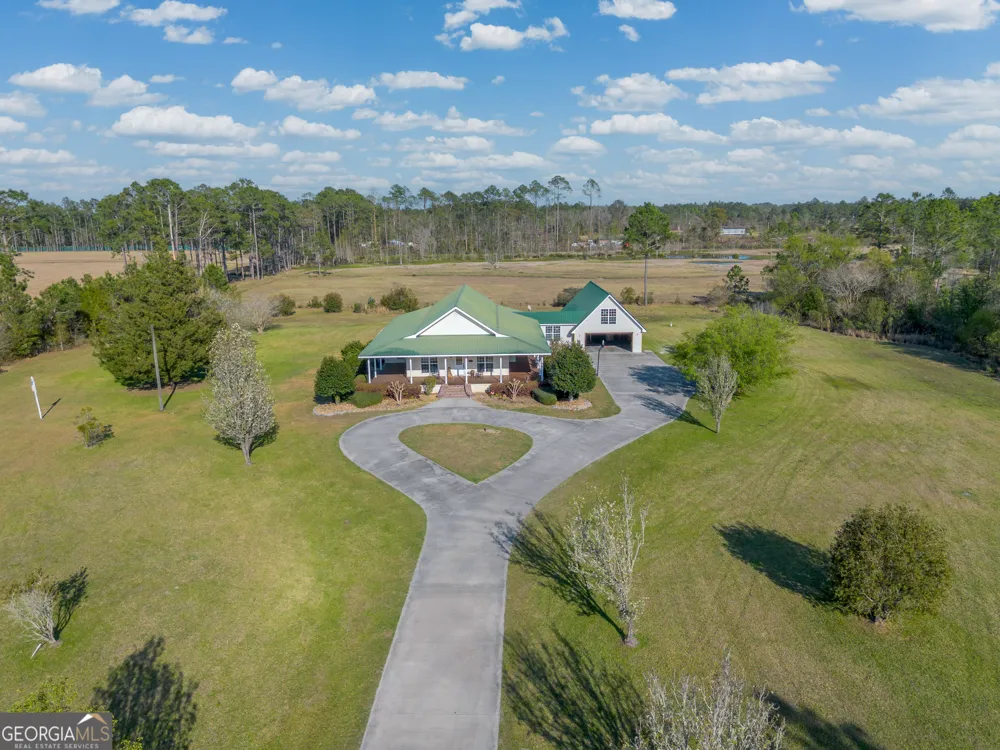 3300 CONNOR LN Waycross, GA 31503
