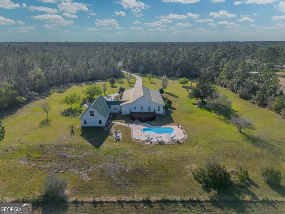 3300 CONNOR LN Waycross, GA 31503