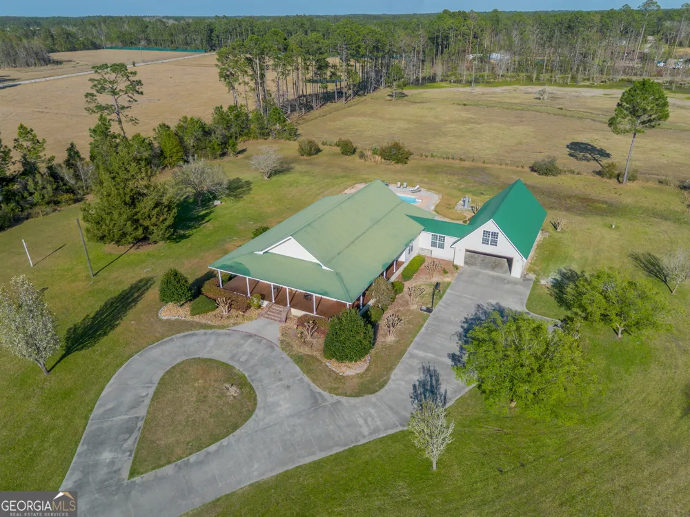 3300 CONNOR LN Waycross, GA 31503