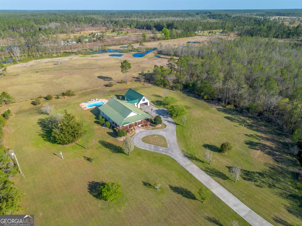 3300 CONNOR LN Waycross, GA 31503