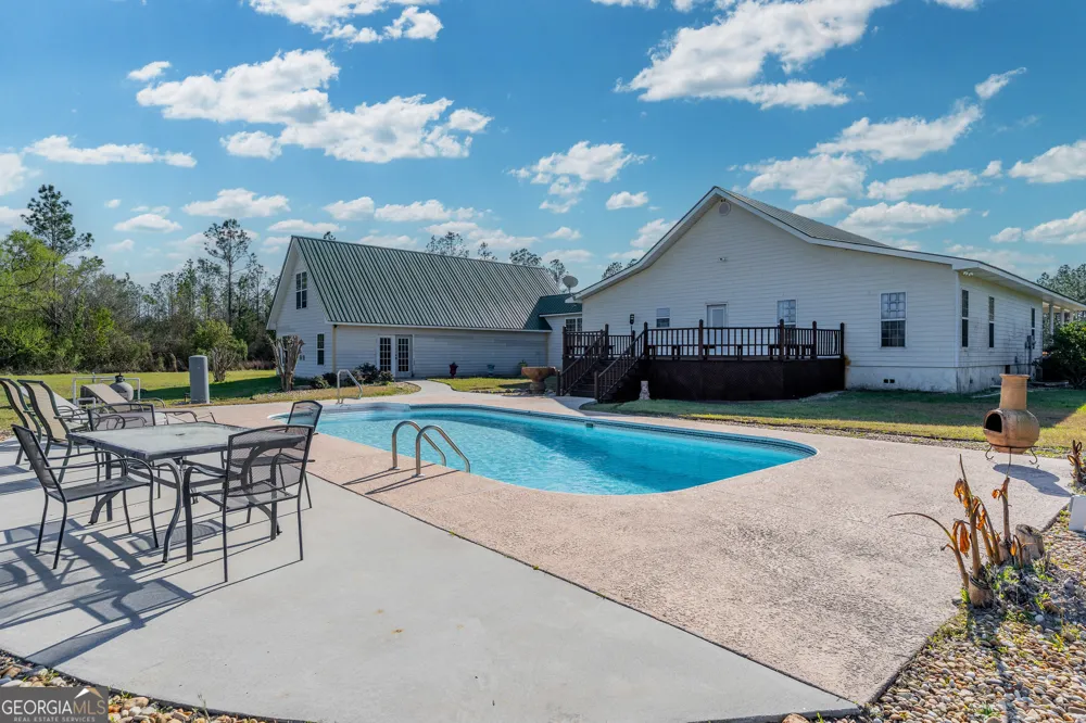 3300 CONNOR LN Waycross, GA 31503
