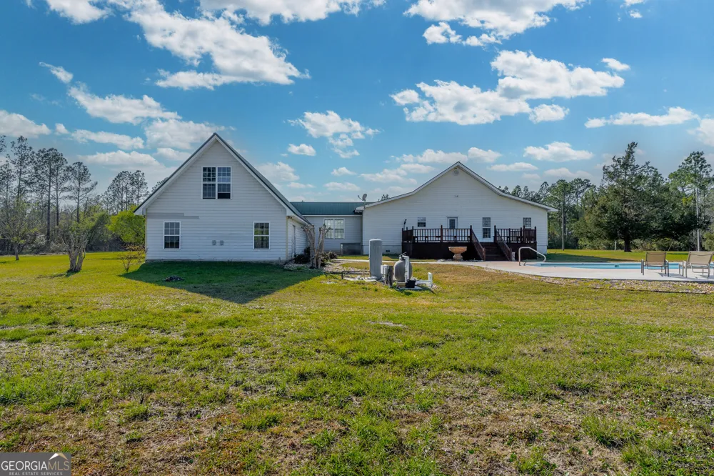 3300 CONNOR LN Waycross, GA 31503