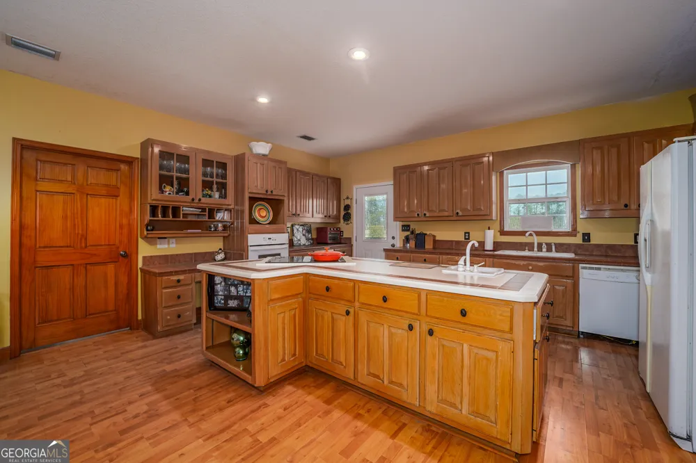 3300 CONNOR LN Waycross, GA 31503