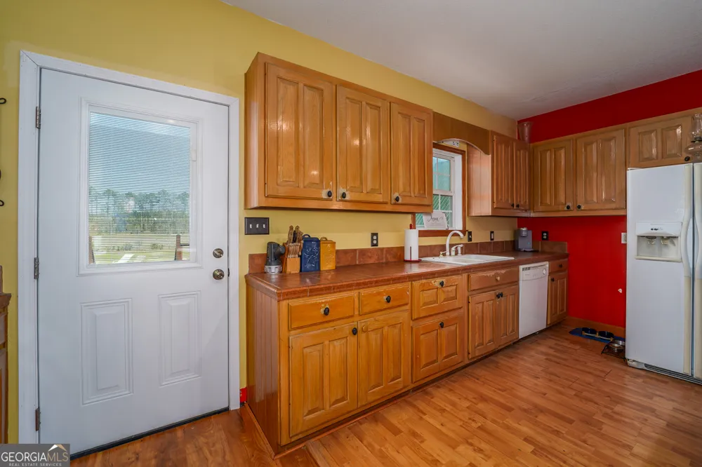 3300 CONNOR LN Waycross, GA 31503