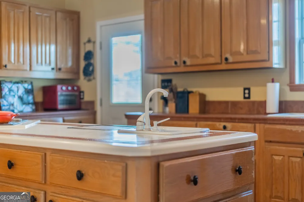 3300 CONNOR LN Waycross, GA 31503