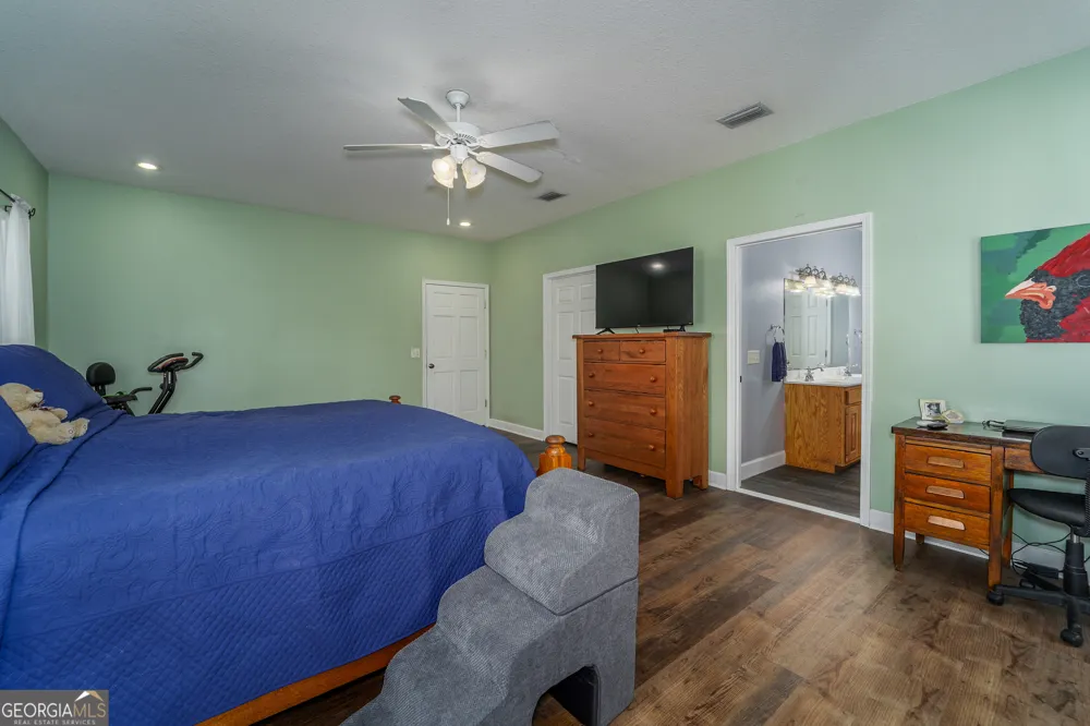 3300 CONNOR LN Waycross, GA 31503