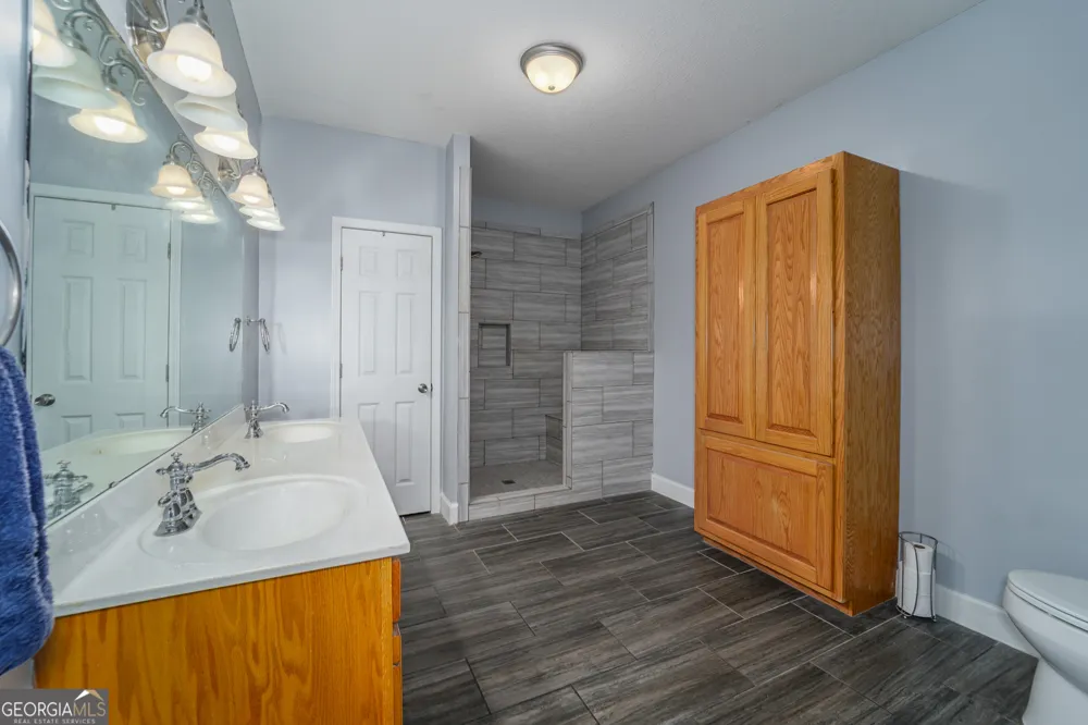 3300 CONNOR LN Waycross, GA 31503