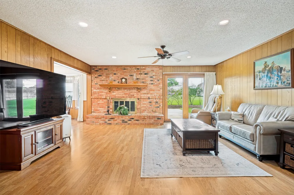 607 Parkridge Drive Mansfield, TX 76063