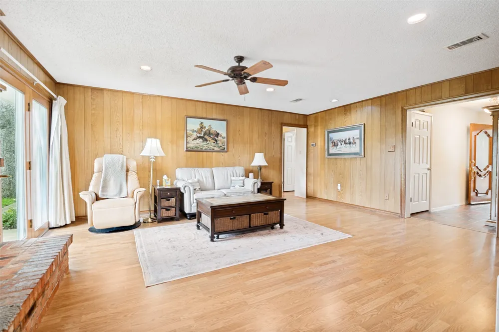 607 Parkridge Drive Mansfield, TX 76063