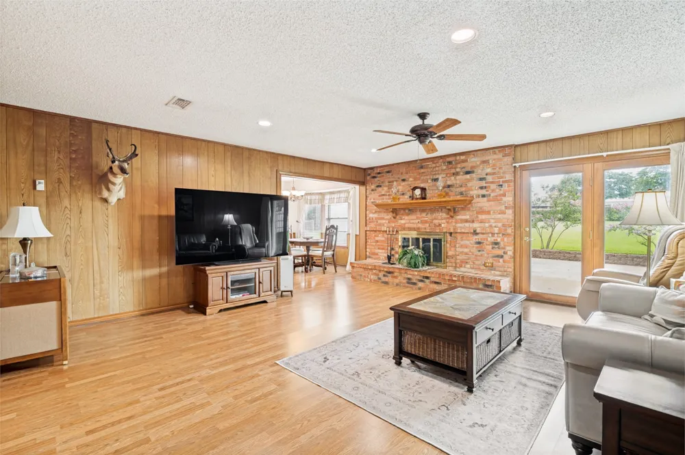 607 Parkridge Drive Mansfield, TX 76063