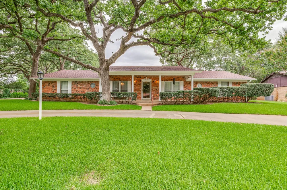 607 Parkridge Drive Mansfield, TX 76063