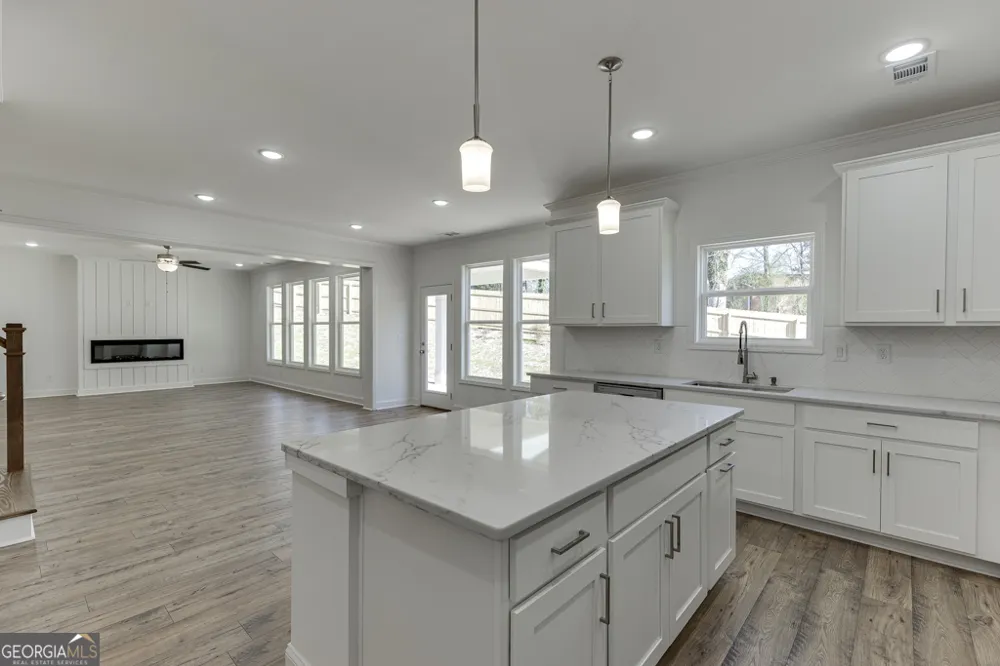 929 Lakeview Commerce, GA 30529