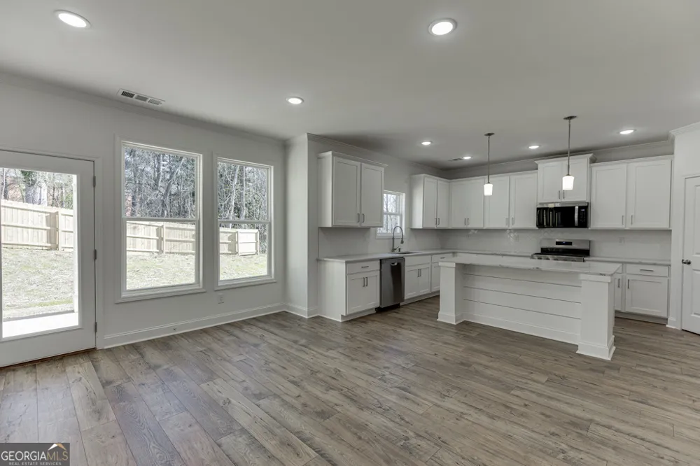 929 Lakeview Commerce, GA 30529