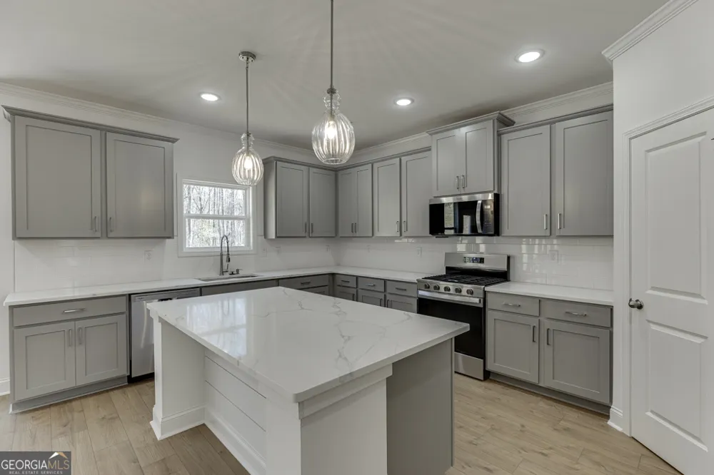 979 Lakeview Commerce, GA 30529