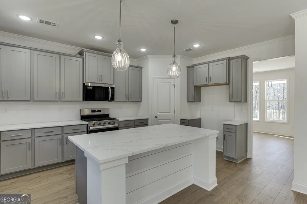 979 Lakeview Commerce, GA 30529