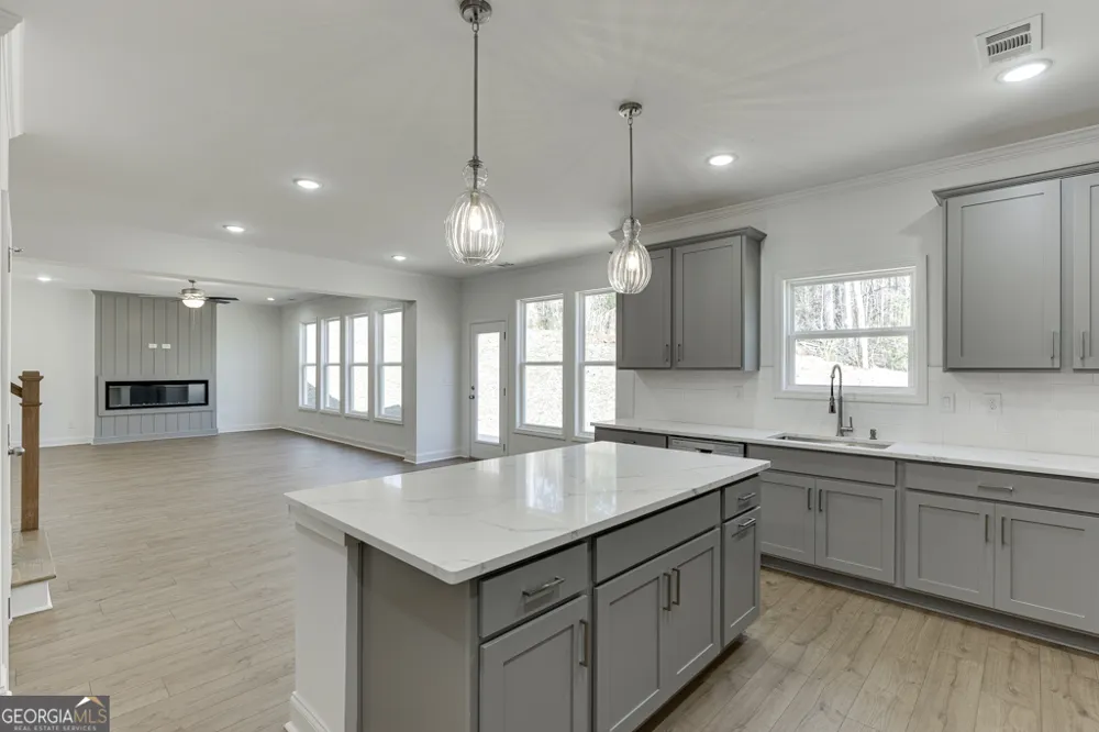 979 Lakeview Commerce, GA 30529