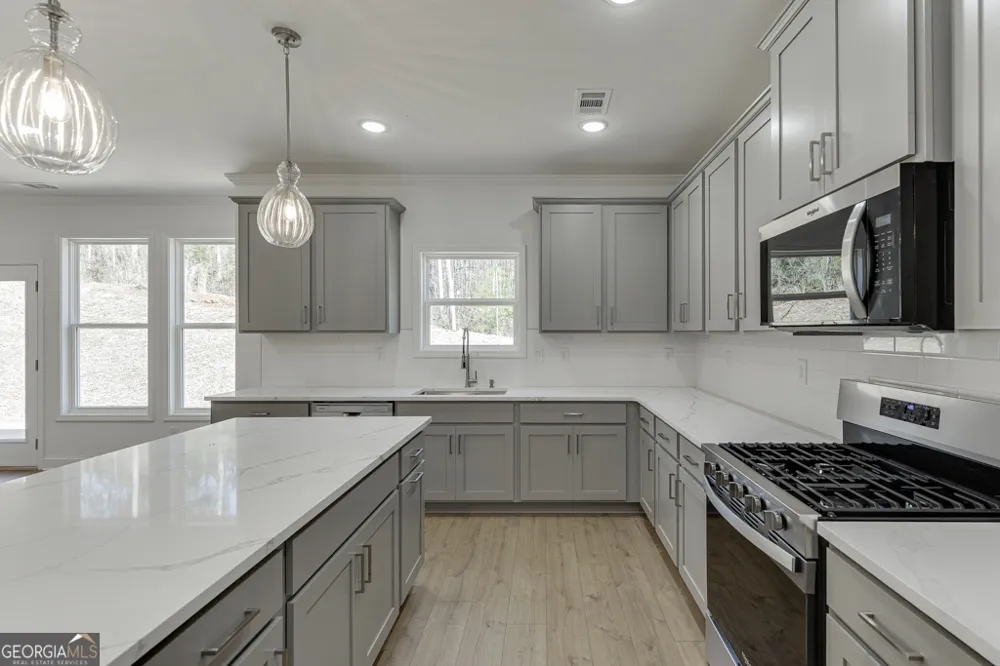 979 Lakeview Commerce, GA 30529