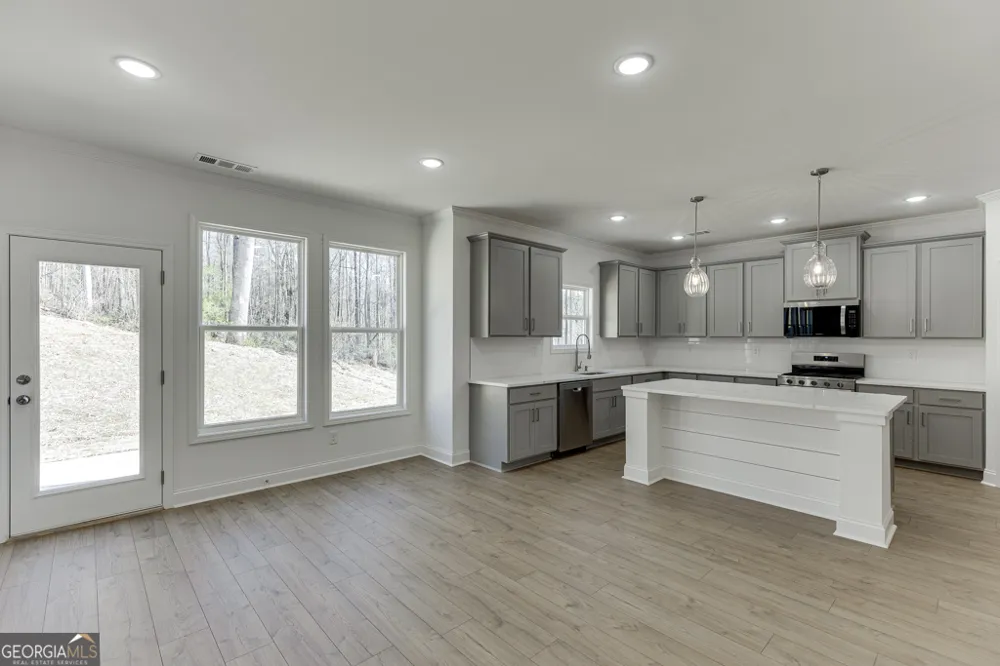 979 Lakeview Commerce, GA 30529