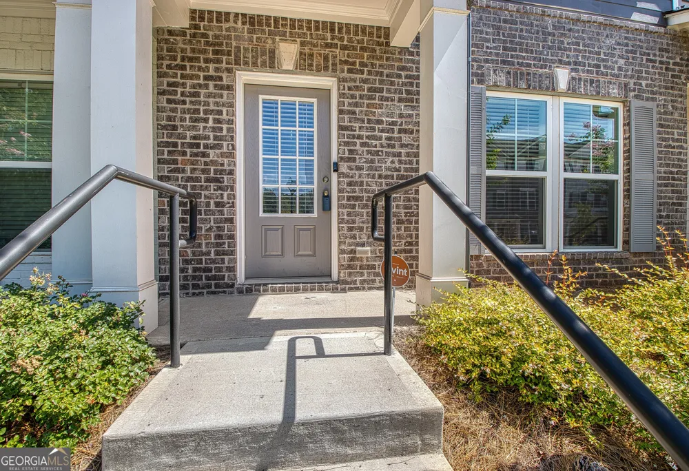 12 Silver LN Newnan, GA 30265