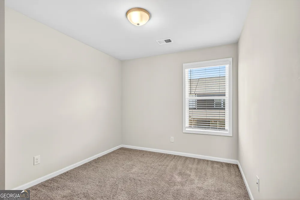 12 Silver LN Newnan, GA 30265