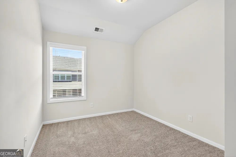 12 Silver LN Newnan, GA 30265